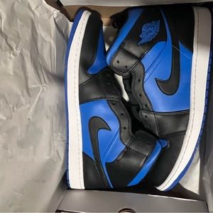 Air Jordan 1 mid royal blue